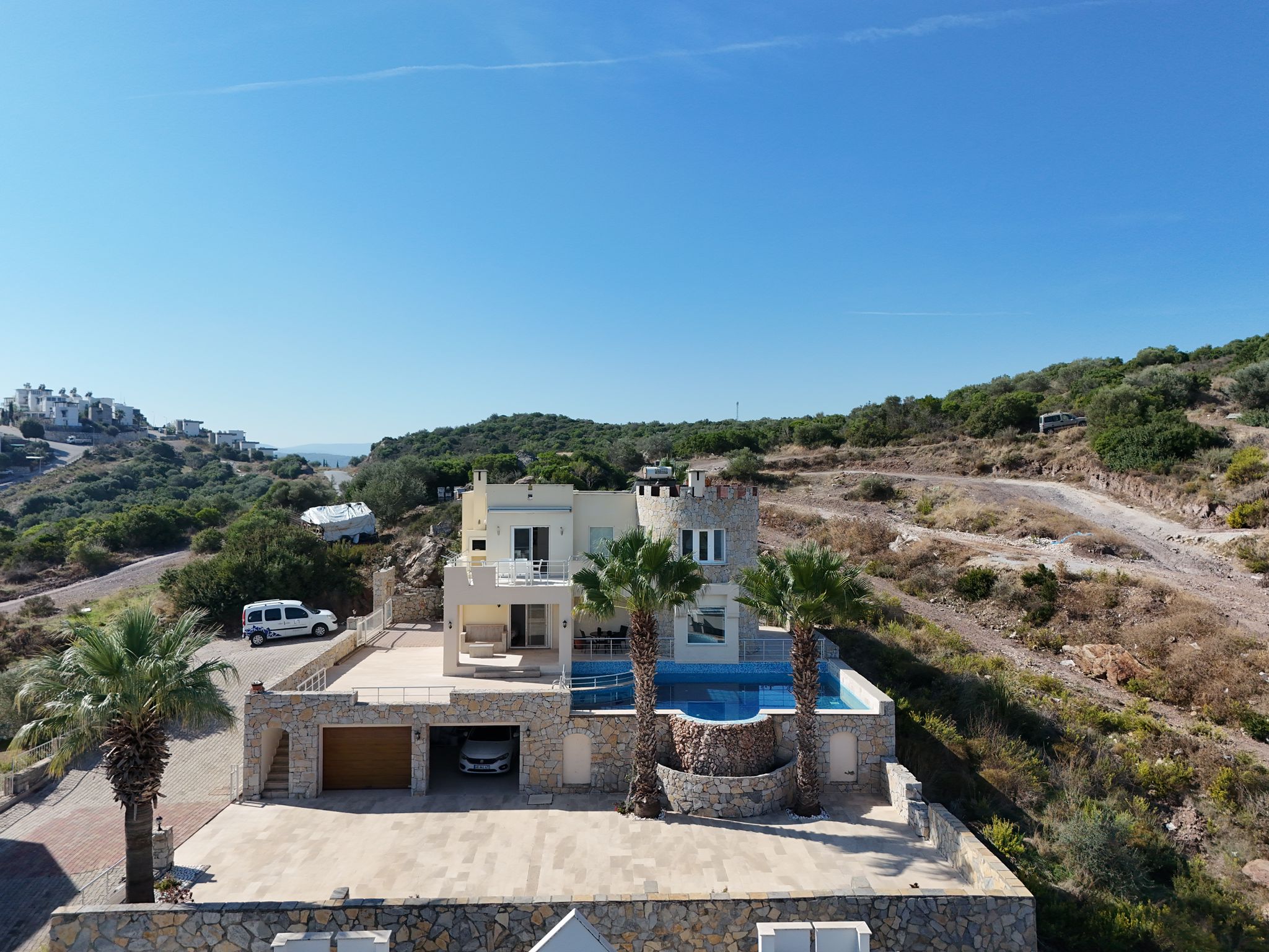 BODRUM GÜLLÜK'DE 3+1 MÜSTAKİL ÖZEL HAVUZLU VİLLA.