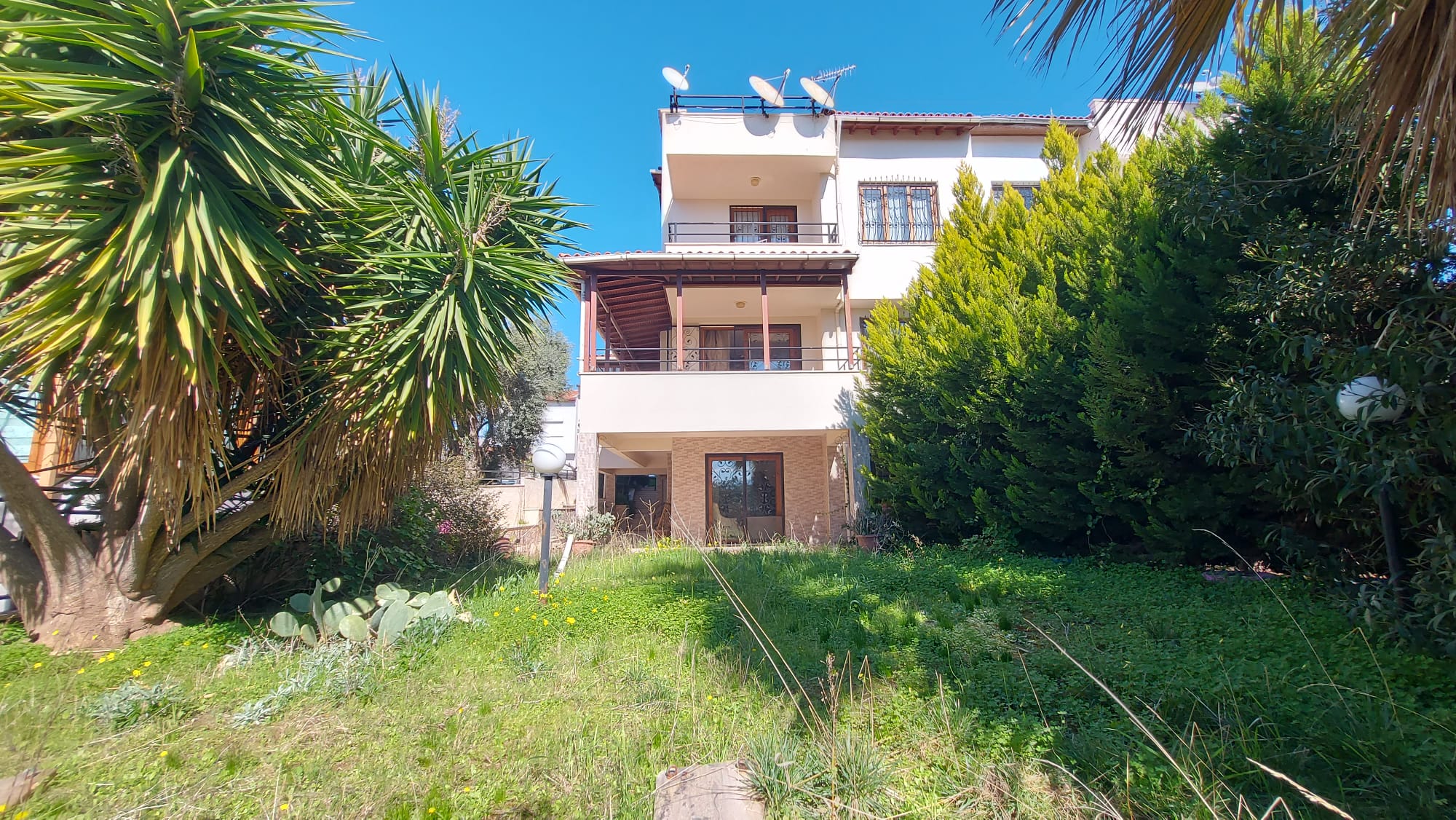 Kuşadası Marina'da Satılık 5+2 İkiz Villa