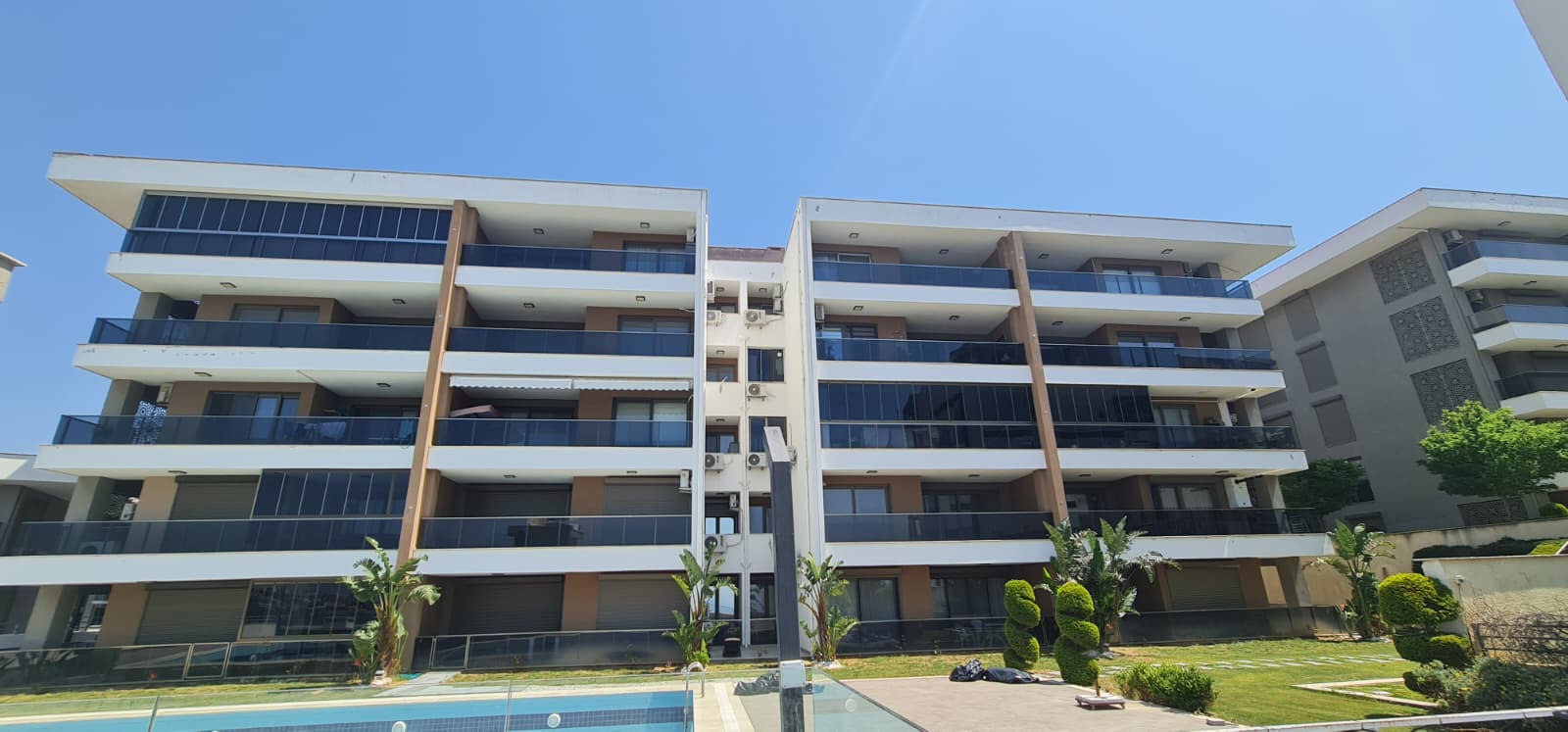 KUŞADASI İKİÇEŞMELİK MAHALLESİNDE 3+1 DENİZ MANZARALI DAİRE.
