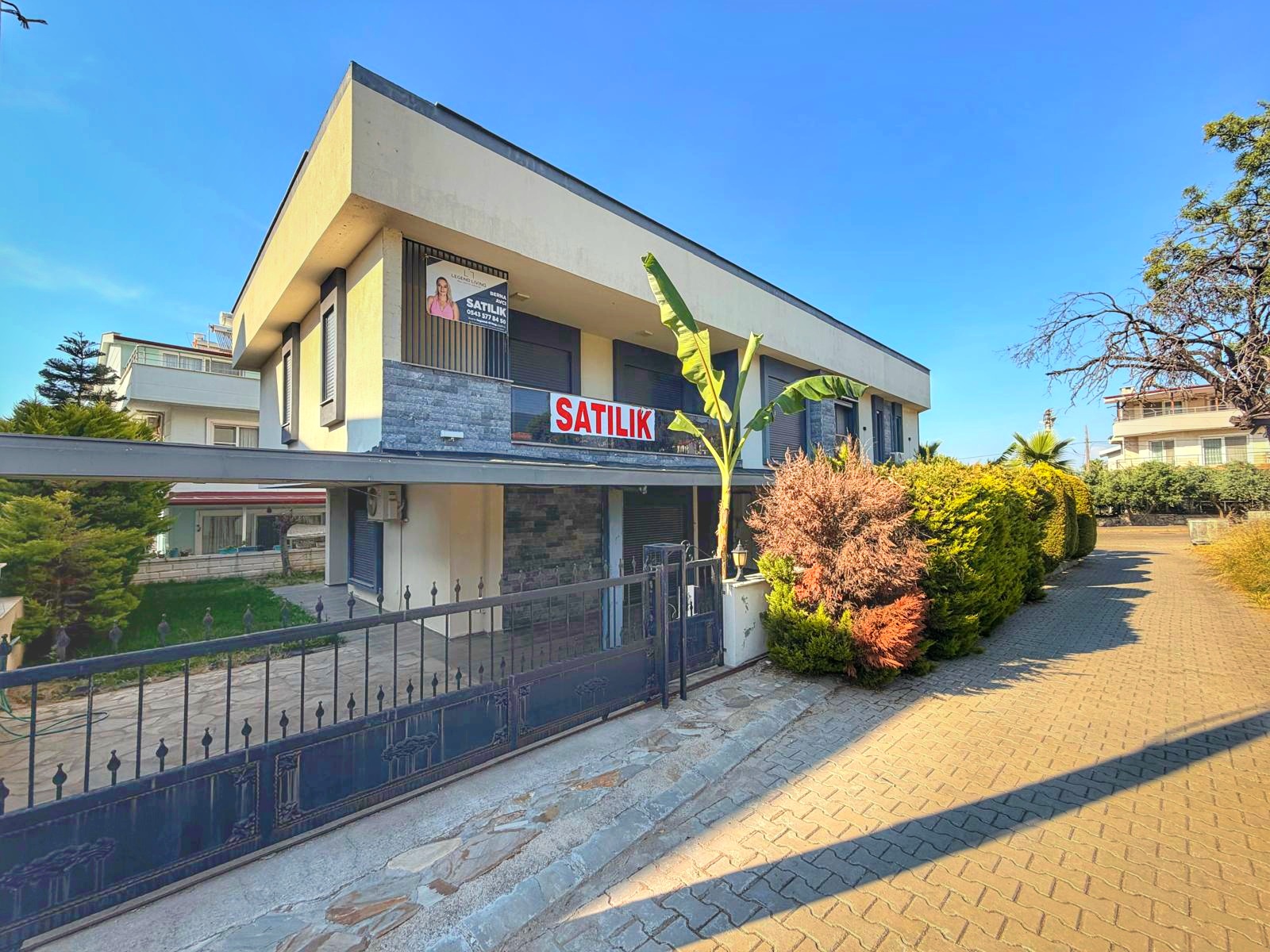 Kuşadası Güzelçamlıda Limana Komşu Satılık Müstakil 3+1 Villa
